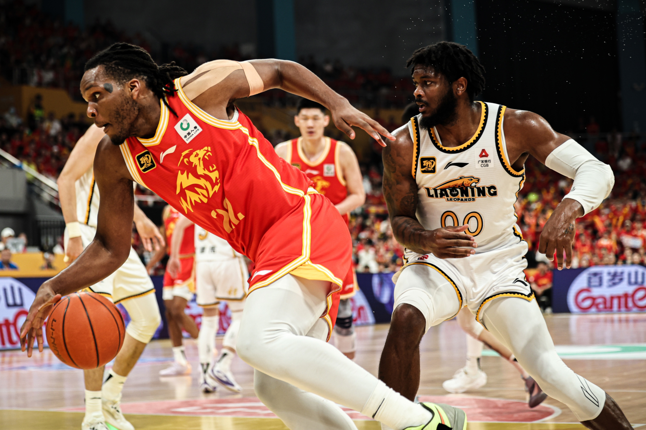 开云-加时末段体能课后；波尔图内部沟通备战CBA常规赛；媒体盛赞；控场能力受关注(cba进攻三秒规则)