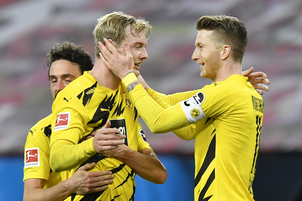 开云APP-从加时末段斯图加特调整名单以备社区盾到多特蒙德今夜迎来里程碑，关键时刻曼城备战国王杯的简单介绍